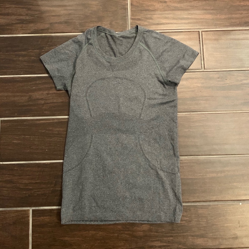 Lululemon Swiftly SS gray Size 8